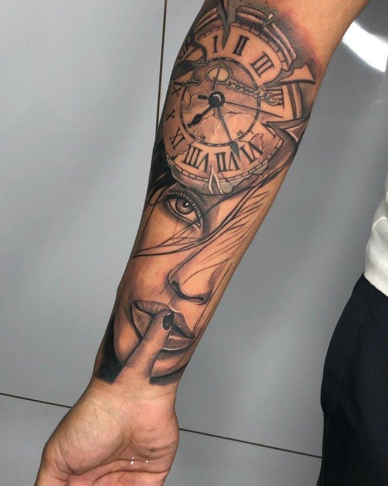 Tatuagem masculina no braço