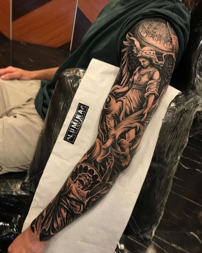 Tatuagem masculina no braço