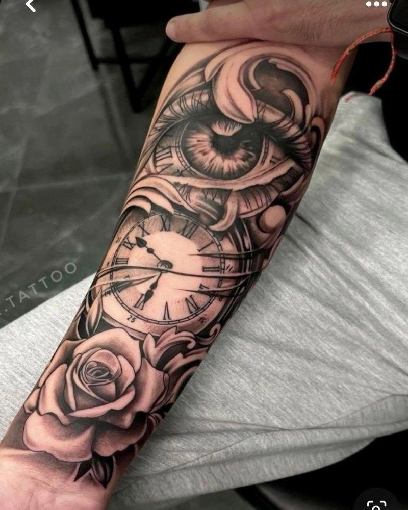 Tatuagem masculina no braço