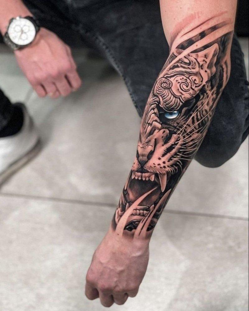 Tatuagem masculina no braço