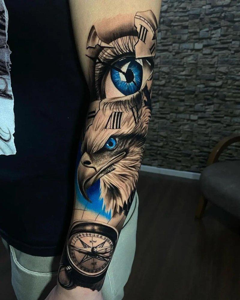 Tatuagem masculina no braço