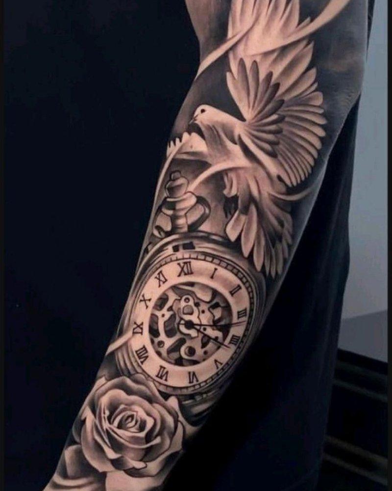 Tatuagem masculina no braço