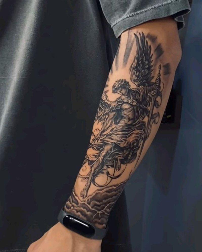 Tatuagem masculina no braço
