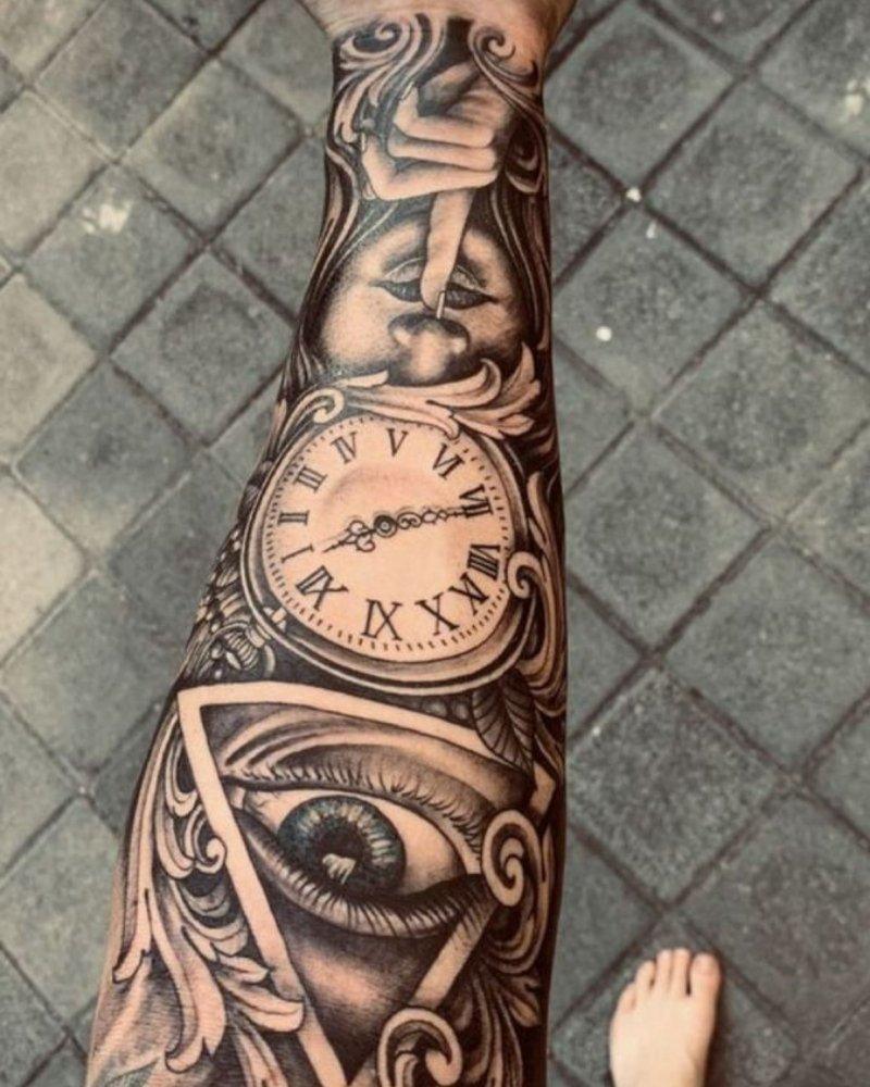 Tatuagem masculina no braço