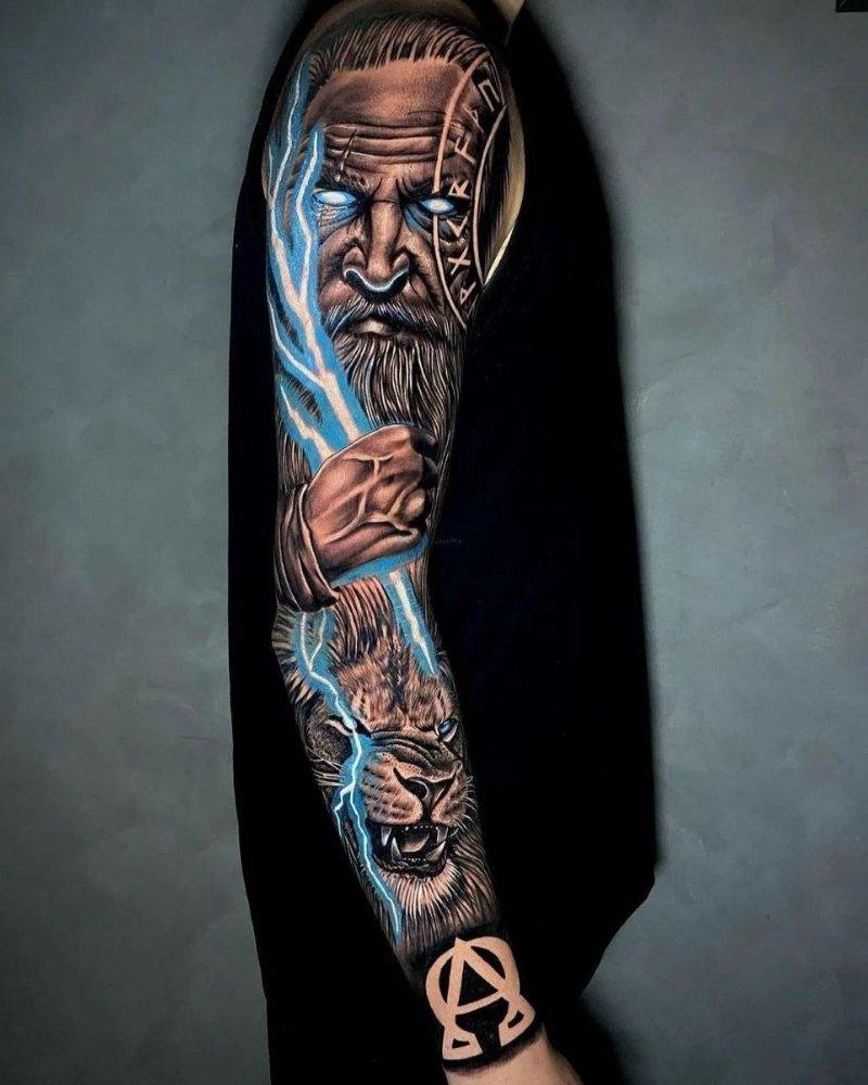 Tatuagem masculina no braço