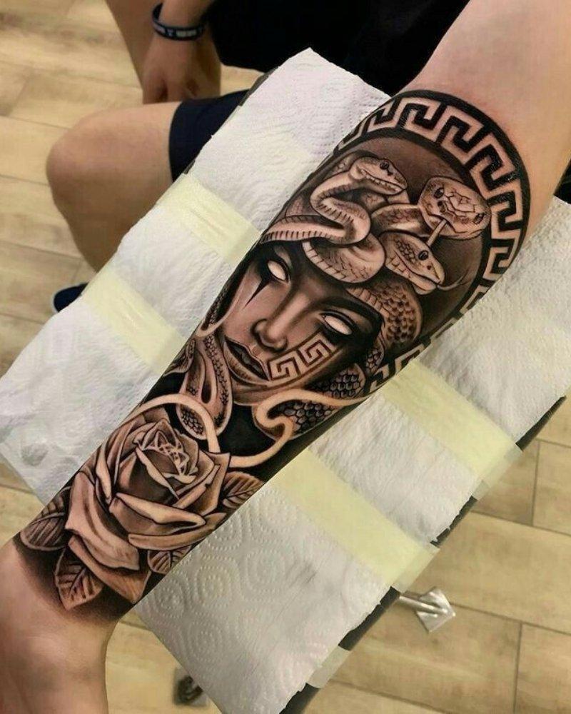 Tatuagem masculina no braço