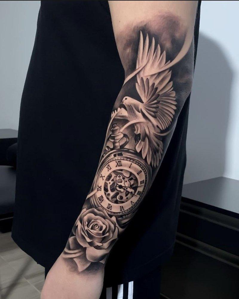 Tatuagem masculina no braço