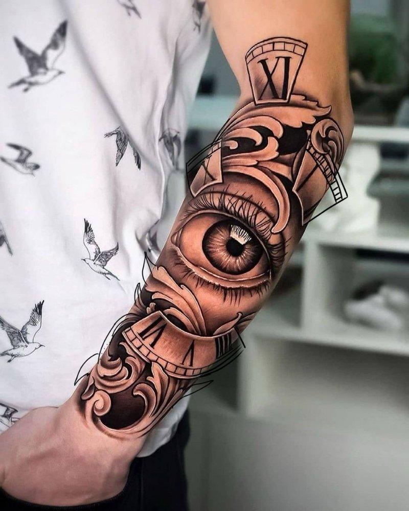 Tatuagem masculina no braço