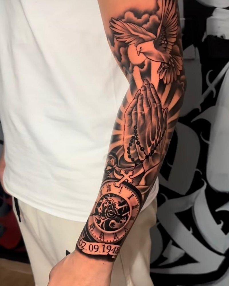 Tatuagem masculina no braço