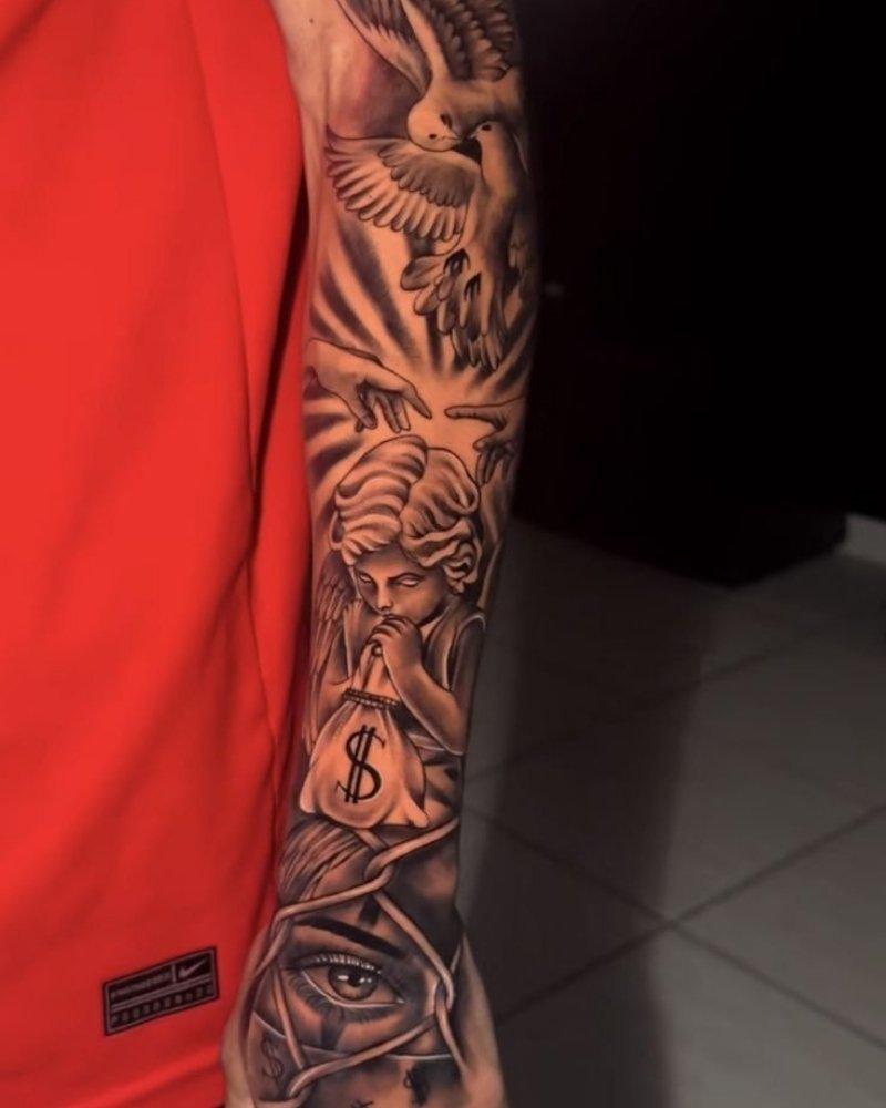 Tatuagem masculina no braço